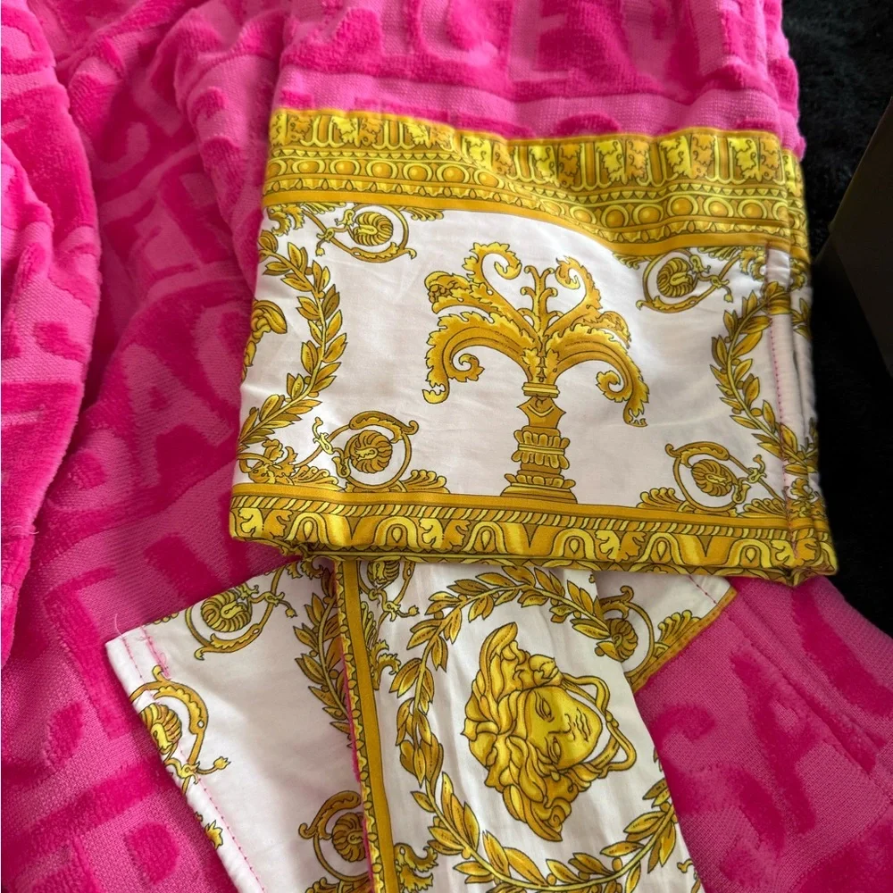 Versace I Baroque Robe and Matching Slippers - Picture 10 of 10